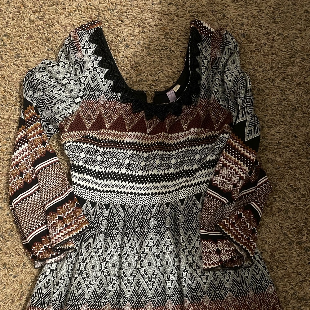 Size small. Only worn a couple times.